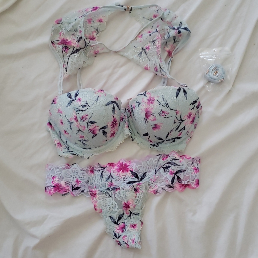 Victoria's Secret PINK Bra & Thong Set 32D/XS